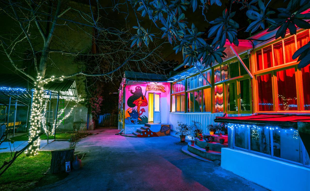 Zgarbi Hostel Tbilisi Eksteriør billede
